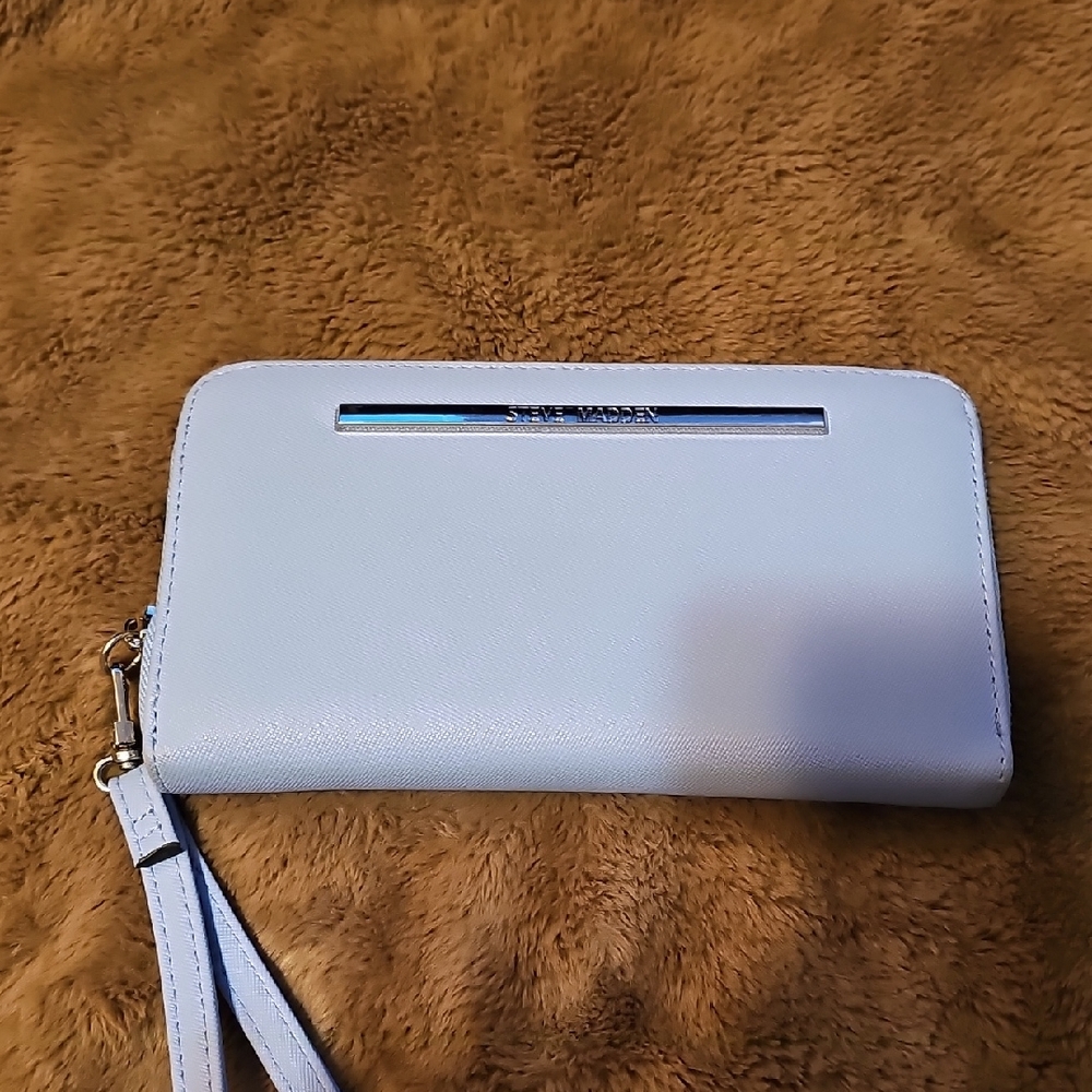 Steve Madden White Wristlet Wallet